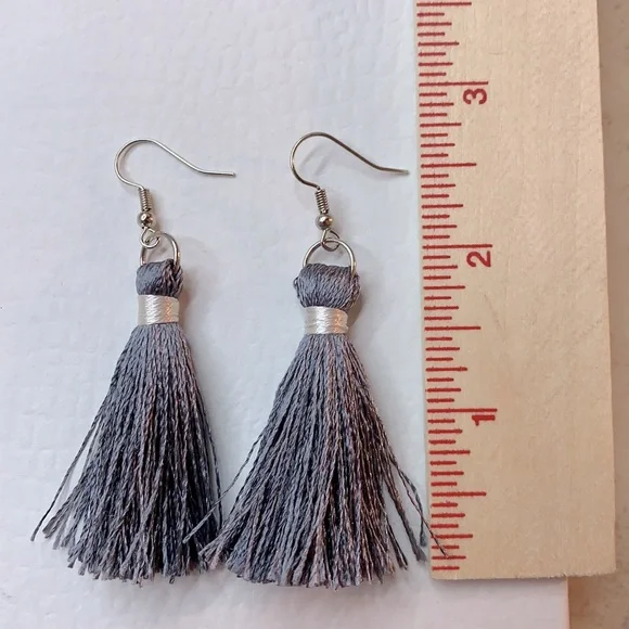 🖤Pick Any 3 for $12🖤 Tassel Earrings - Picture 2 of 4
